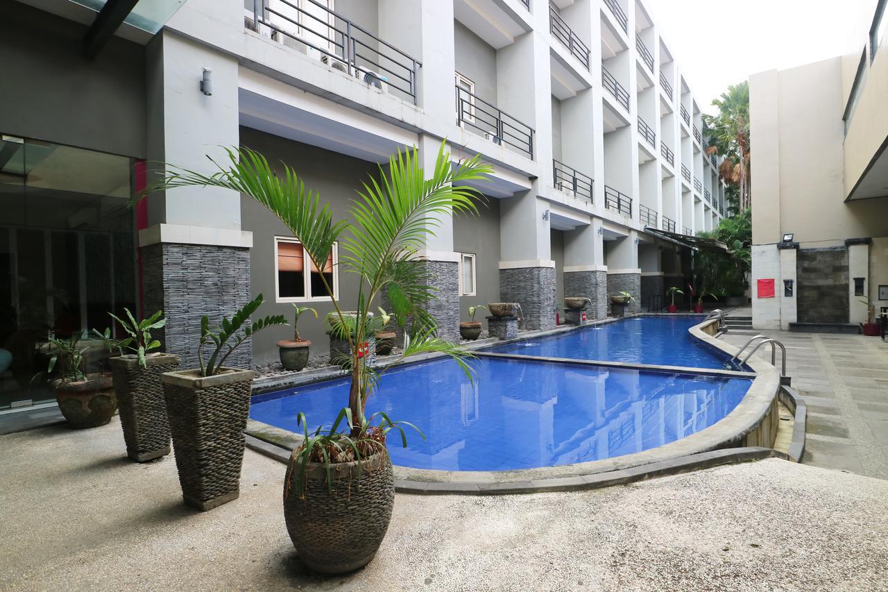 เมรัก ไลฟ์สไตล์ โฮเต็ล Hotel เดนปาซาร์ ภายนอก รูปภาพ